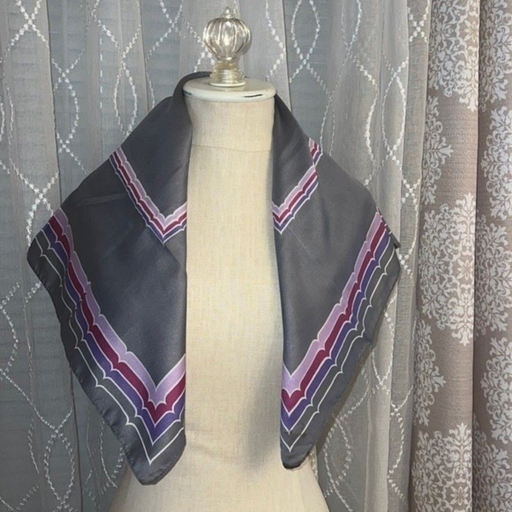Vintage Creation Jeune square neck scarf aprox 26 3/4